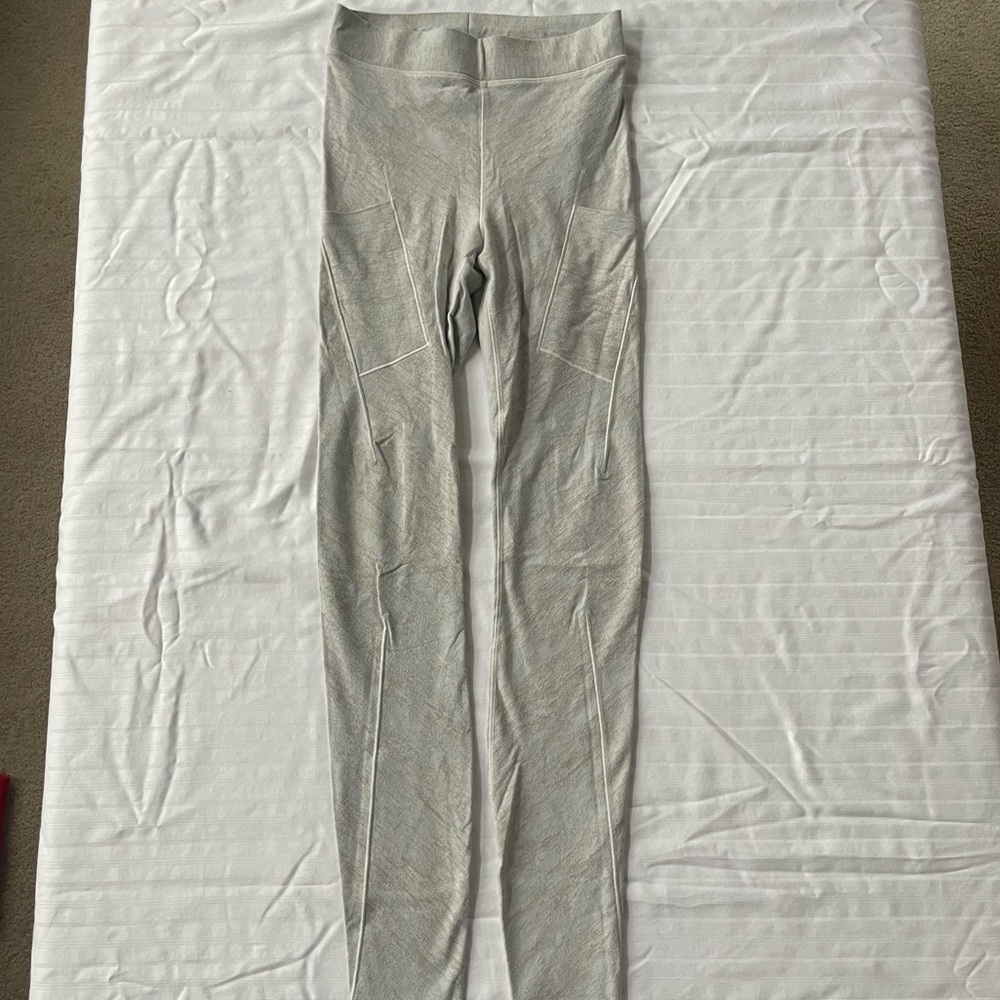 28” Lululemon Lab tights with pockets